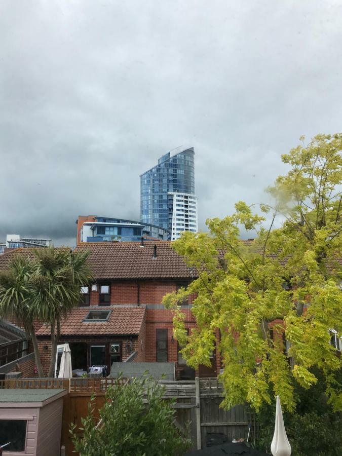 Gunwharf Quays Holiday Homes Portsmouth Esterno foto